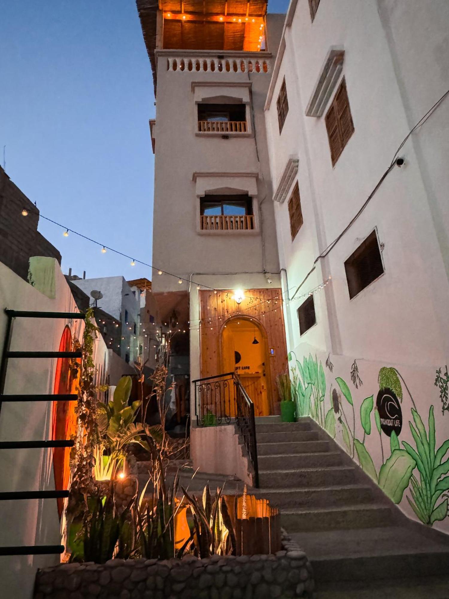 Life Hostel *
